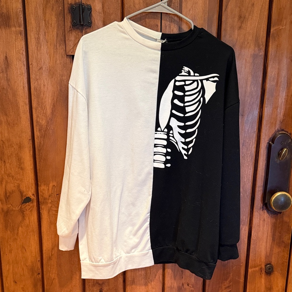 Chicyea Black and White Skeleton Sweatshirt. Large no size tag.